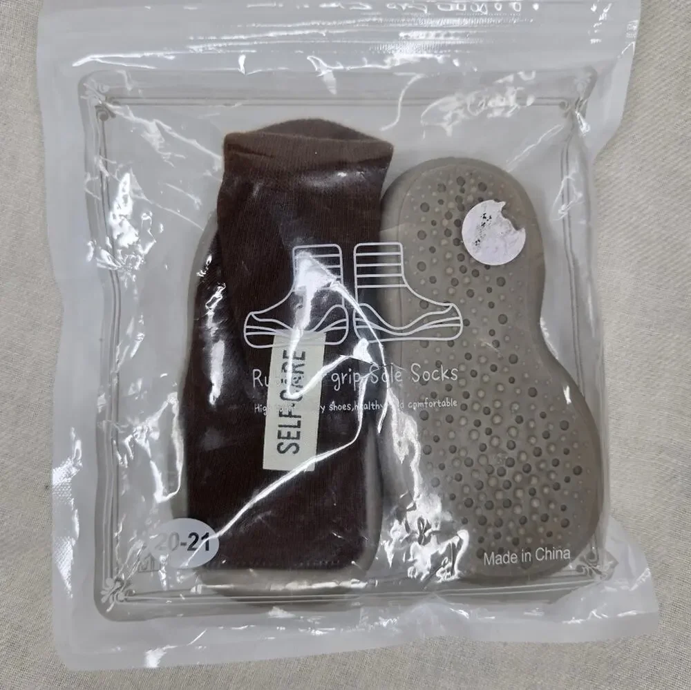NWT Tiny Explorings Brown & Beige Non-Slip Grip Socks Size 6-12mo.